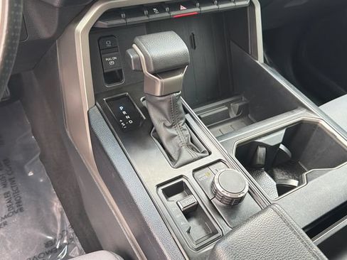 Used 2022 Toyota Tundra SR5 w/ SR5 Convenience Package AWD/4WD image 32