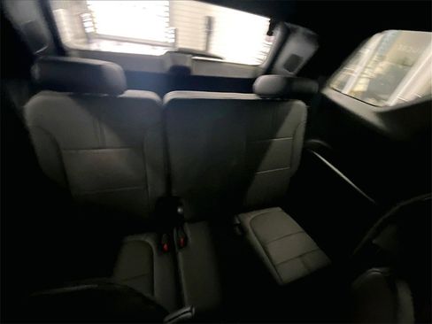 Used 2023 Chevrolet Traverse RS image 17