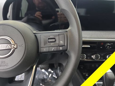 Used 2025 Nissan Kicks SV AWD/4WD image 18