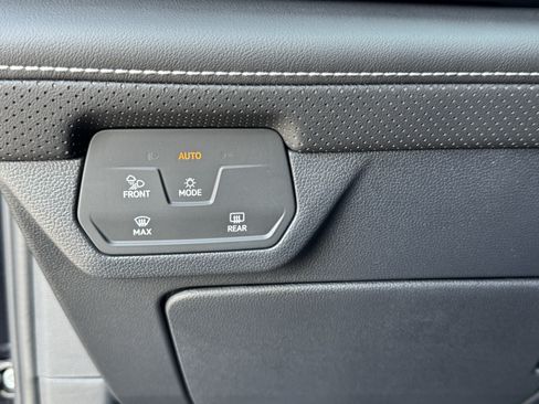 Used 2026 Volkswagen Atlas SE FWD image 26