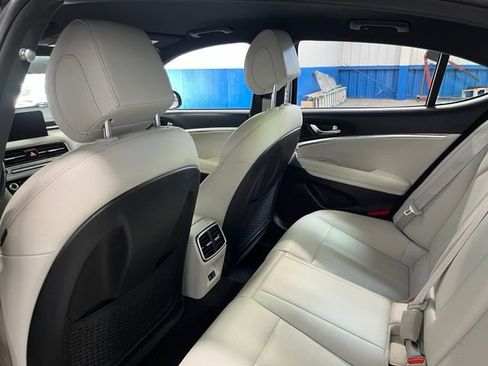 Used 2025 Genesis G70 2.5T RWD image 19