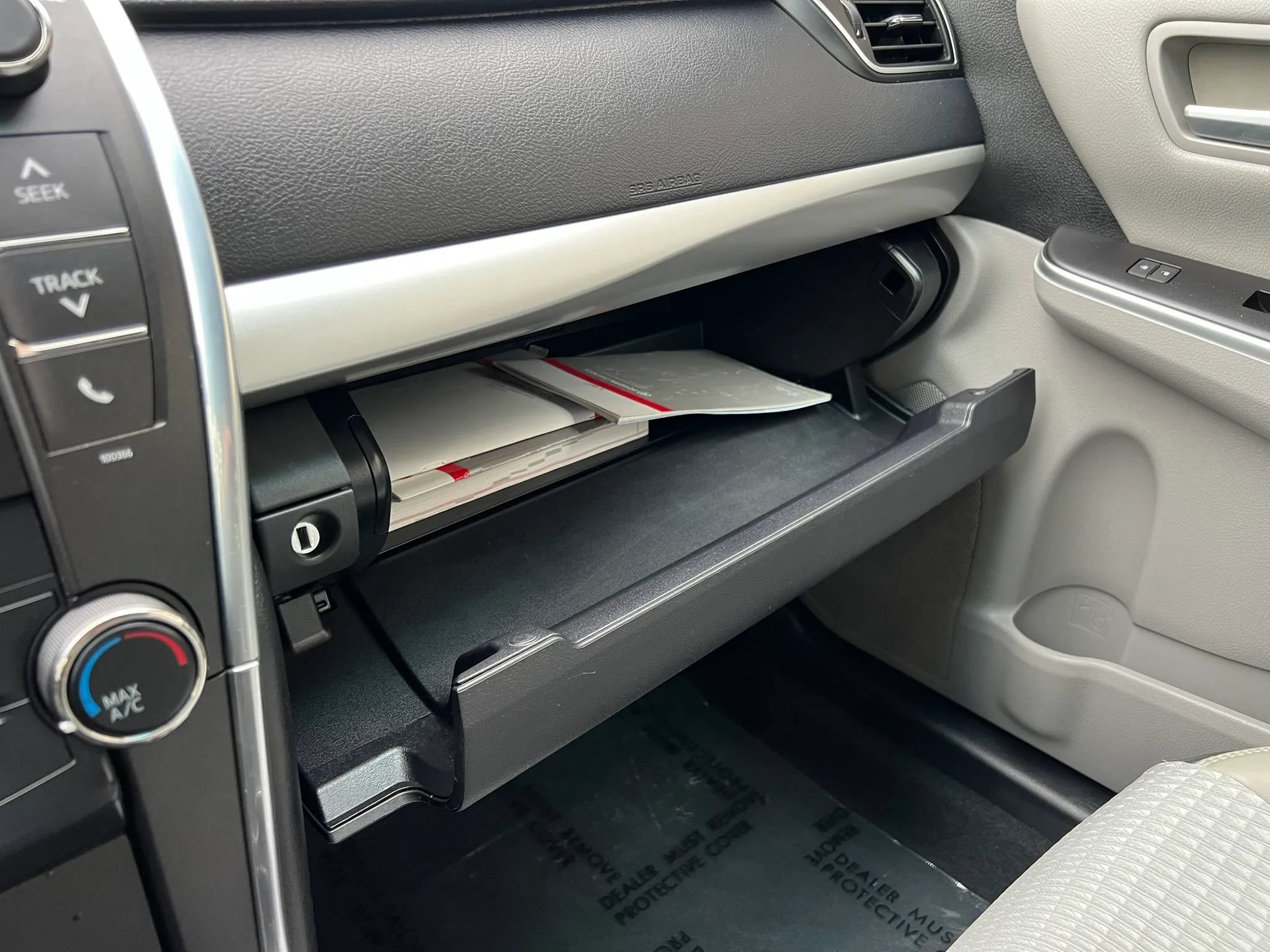 Used 2015 Toyota Camry SE FWD image 29