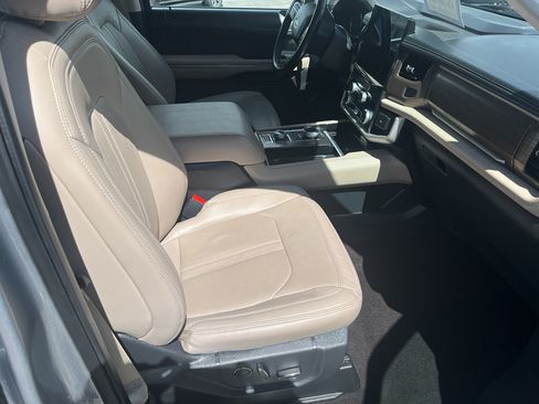 Used 2023 Ford Expedition Limited AWD/4WD image 13