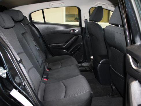 Used 2016 MAZDA MAZDA3 i Sport w/ Preferred Equipment Package FWD image 29
