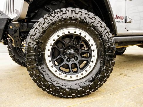 Used 2021 Jeep Wrangler Unlimited Rubicon AWD/4WD image 3