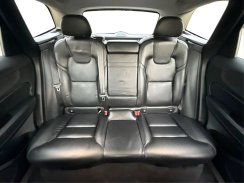Used 2018 Volvo XC60 T5 Momentum w/ Vision Package AWD/4WD image 16