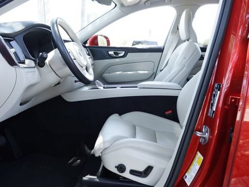 Used 2022 Volvo XC60 B5 Inscription w/ Advanced Package FWD image 11