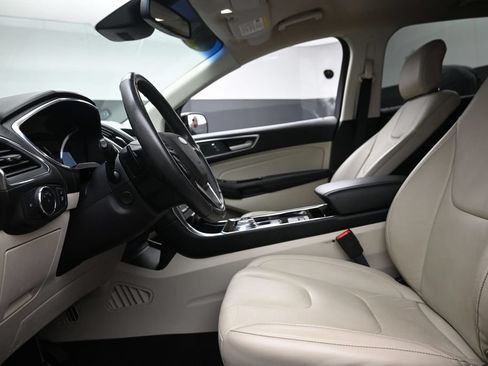 Used 2019 Ford Edge Titanium AWD/4WD image 17