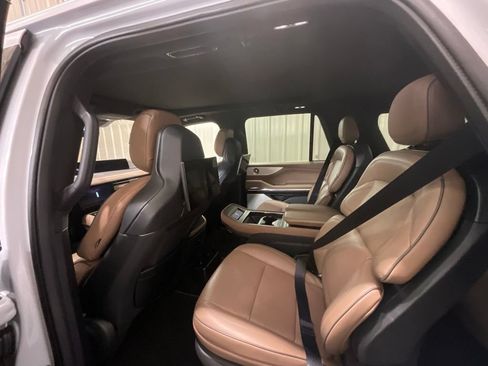Used 2025 Lincoln Navigator Black Label AWD/4WD image 10