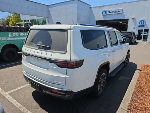 Certified 2024 Jeep Wagoneer L Series II w/ Flexible Seating Group AWD/4WD image 4