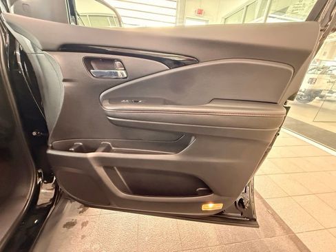 Used 2025 Honda Ridgeline Black Edition image 40