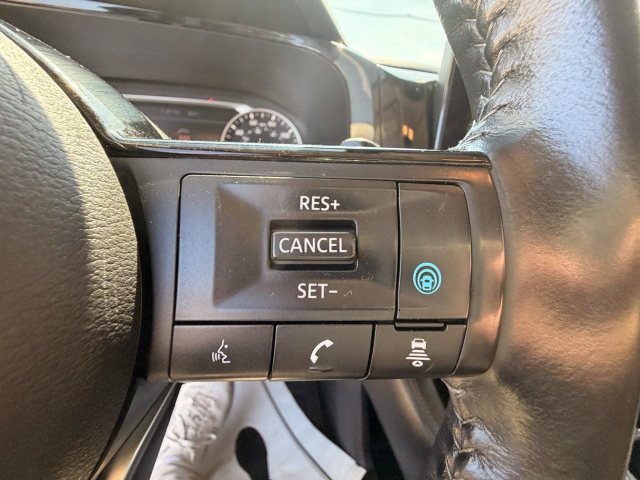Used 2022 Nissan Pathfinder SV AWD/4WD image 19