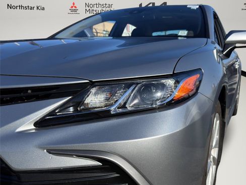 Used 2022 Toyota Camry LE AWD/4WD image 28