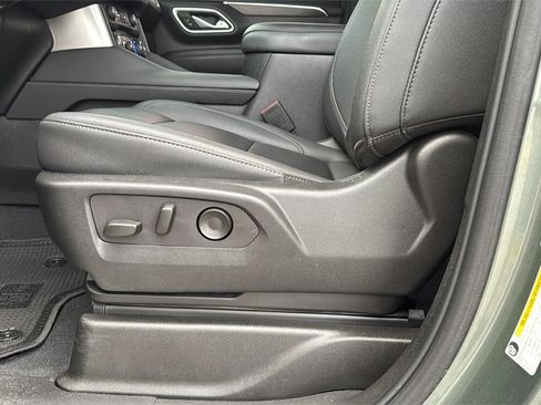 Used 2024 Chevrolet Tahoe LT w/ LT Signature Package image 11