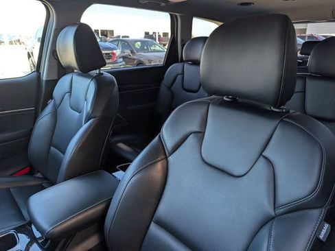 Used 2025 Kia Telluride S image 10