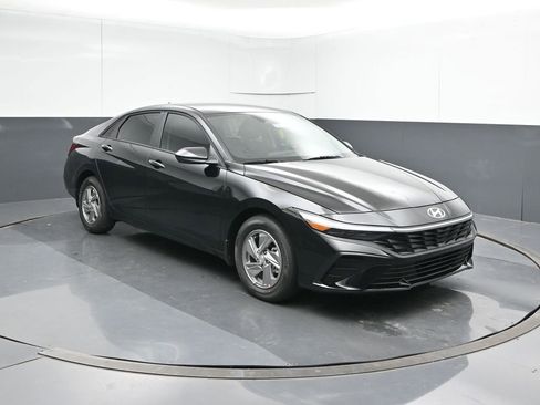 New 2026 Hyundai Elantra SE FWD image 7