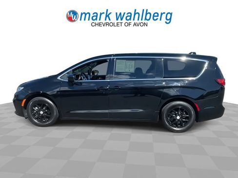 Used 2025 Chrysler Pacifica Select FWD image 5