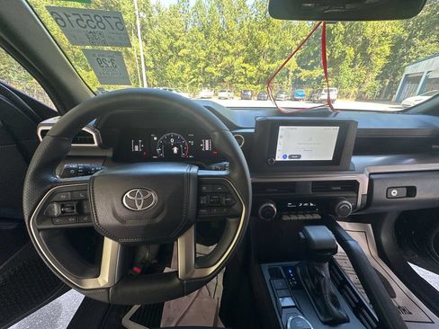 Used 2025 Toyota 4Runner SR5 RWD image 12