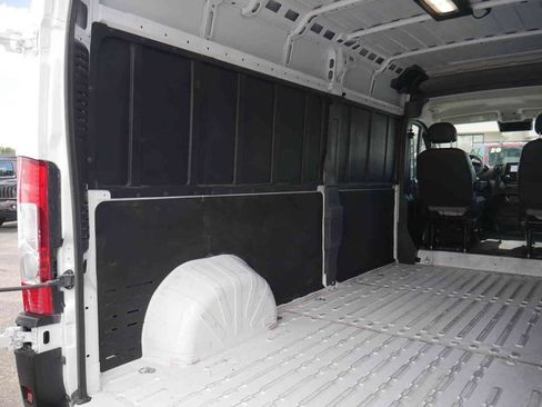 Used 2024 RAM ProMaster 2500 w/ Convenience Group FWD image 14