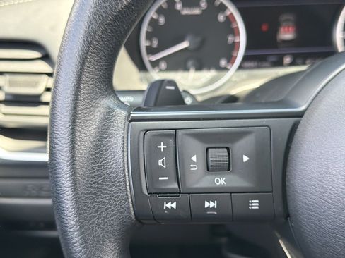 Used 2024 Nissan Rogue S AWD/4WD image 18