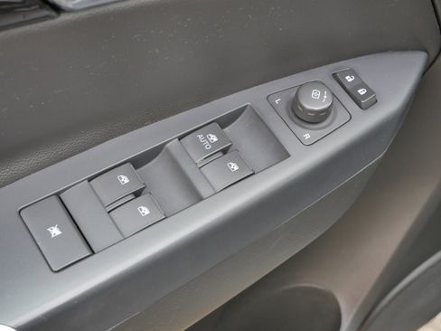 Used 2013 Chevrolet Captiva Sport LT w/ Convenience Package image 17