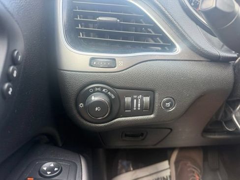 Used 2020 Jeep Cherokee Limited AWD/4WD image 8
