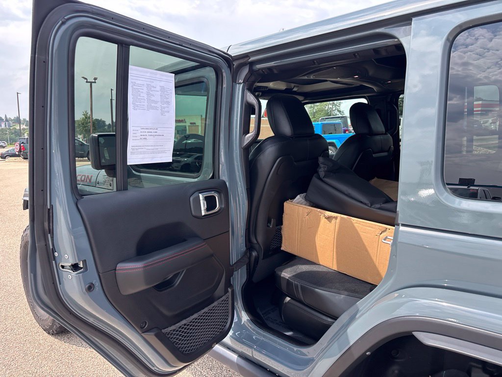 Used 2025 Jeep Wrangler Unlimited Rubicon AWD/4WD image 18