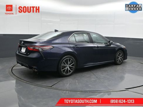 Used 2021 Toyota Camry SE w/ Convenience Package image 3