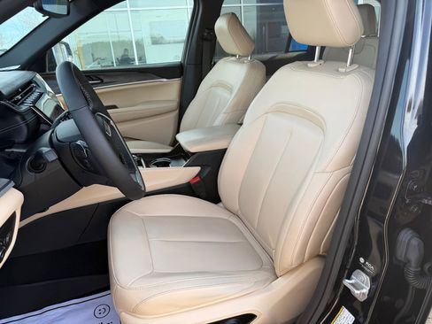 Used 2024 Jeep Grand Cherokee Limited image 28