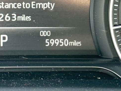 Used 2022 Toyota Venza XLE image 23