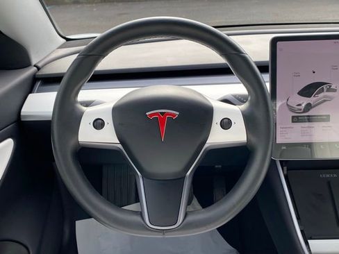 Used 2019 Tesla Model 3 image 33
