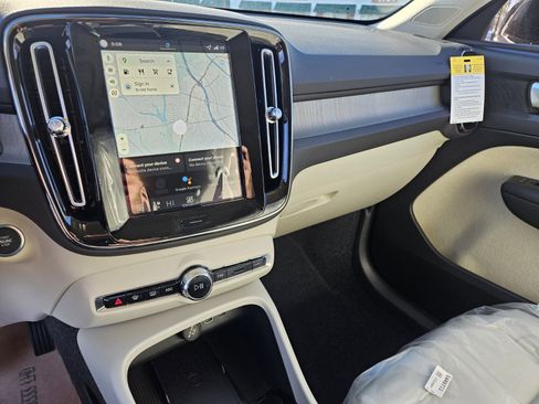 New 2026 Volvo XC40 B4 Plus w/ Climate Package image 13