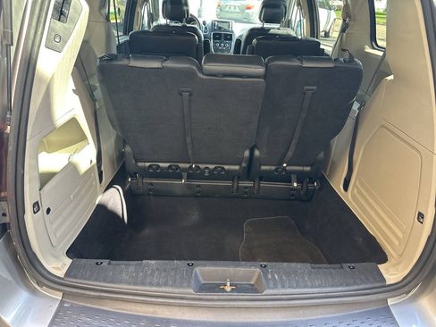 Used 2017 Dodge Grand Caravan SXT FWD image 9