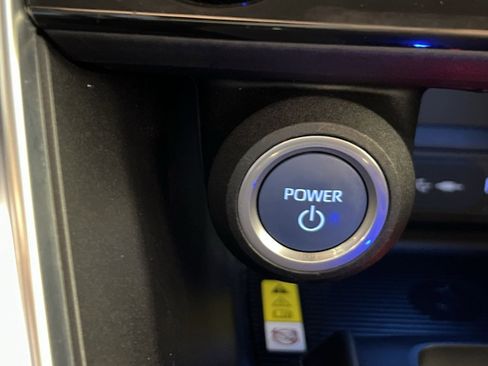 Used 2021 Toyota Venza LE w/ Carpet Mat Package (TMS) image 33