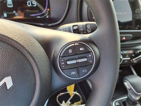 Used 2025 Kia Soul LX w/ LX Technology Package image 17