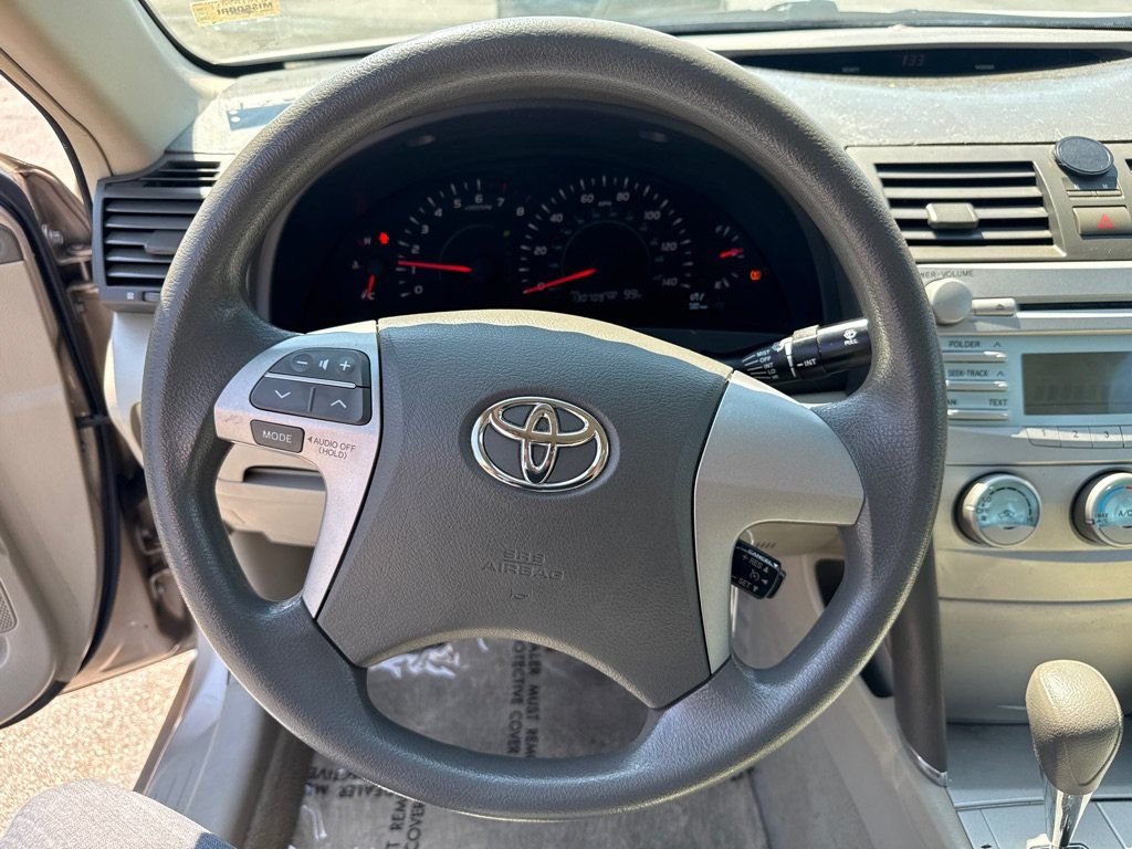 Used 2009 Toyota Camry LE FWD image 14