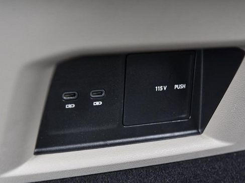 Certified 2022 Volkswagen Atlas SE w/ Panoramic Sunroof Package image 24