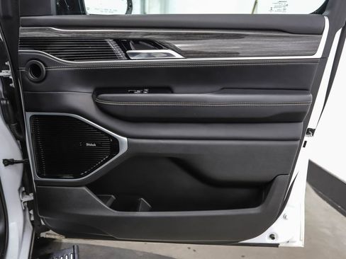 Used 2022 Jeep Wagoneer Series III w/ Premium Group I image 31