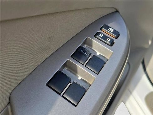 Used 2011 Toyota Corolla LE image 8