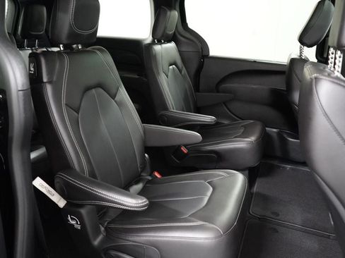 New 2026 Chrysler Pacifica Select AWD/4WD image 26