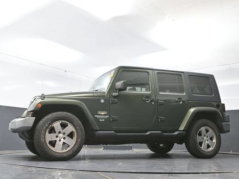 Used 2008 Jeep Wrangler Unlimited Sahara w/ Dual Top Group AWD/4WD image 25