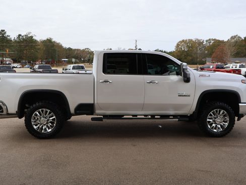 Used 2024 Chevrolet Silverado 3500 LTZ w/ LTZ Texas Edition image 4
