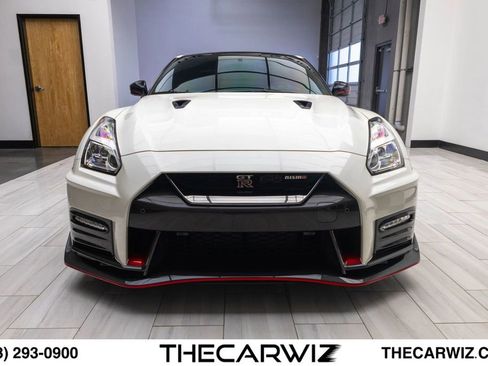 Used 2018 Nissan GT-R NISMO AWD/4WD image 11