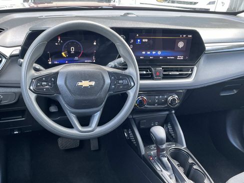 Used 2025 Chevrolet TrailBlazer LT image 9