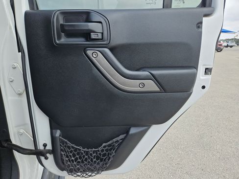 Used 2018 Jeep Wrangler Unlimited Sport S image 25