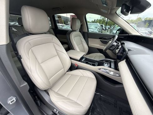 Used 2025 Lincoln Nautilus Premier AWD/4WD image 23