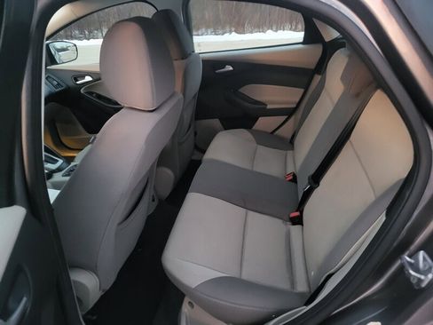 Used 2013 Ford Focus SE w/ SE Winter Pkg image 14