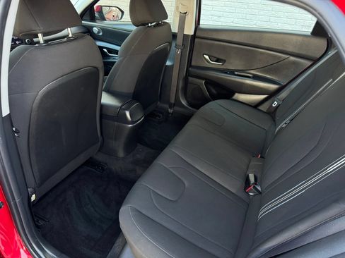 Used 2022 Hyundai Elantra SEL FWD image 17