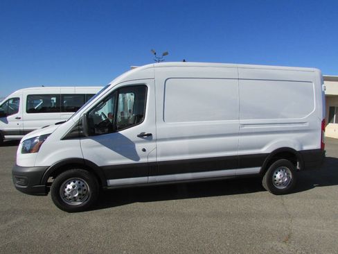 Used 2023 Ford Transit 250 Medium Roof AWD w/ Load Area Protection Package image 10
