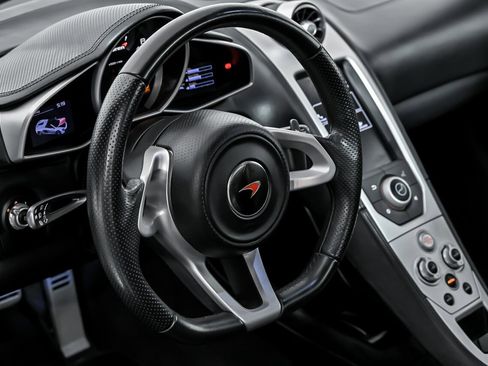 Used 2015 McLaren 650S Spider image 21